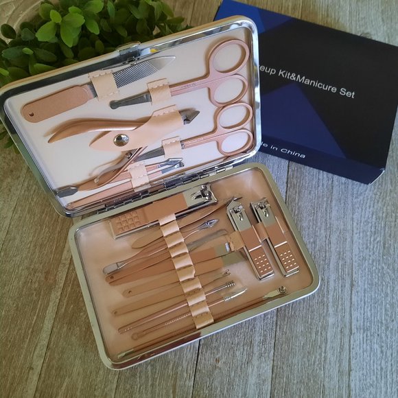 Professional Makeup Kit & Manicure Gift Set NWT!- 18 pc Rose Gold with case!